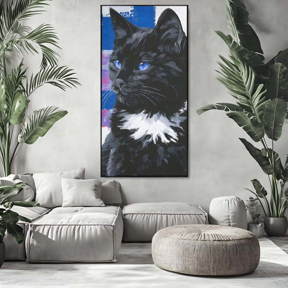Tablou canvas cu tablou canvas cu pisica neagra, in rama de aluminiu negru, pe perete intr-un living